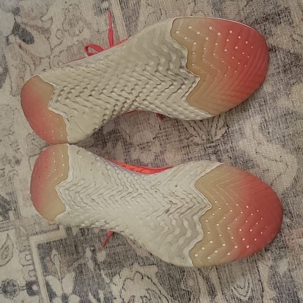 Nike - Picture 2 of 2